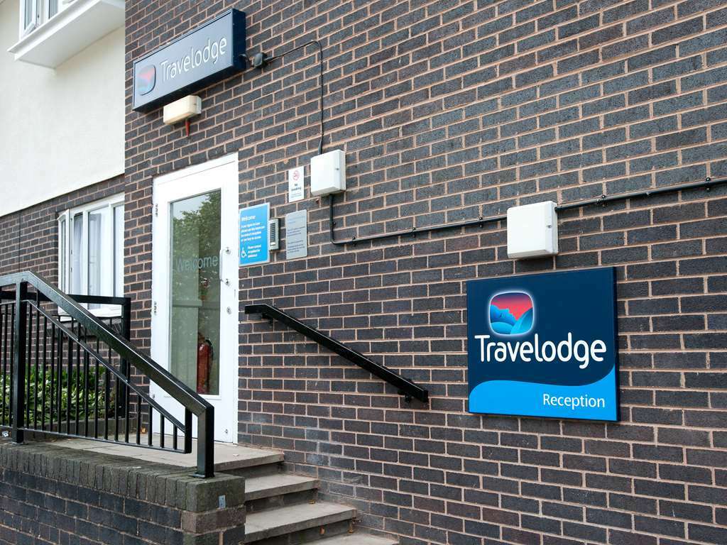 Travelodge Chester Warrington Road Экстерьер фото