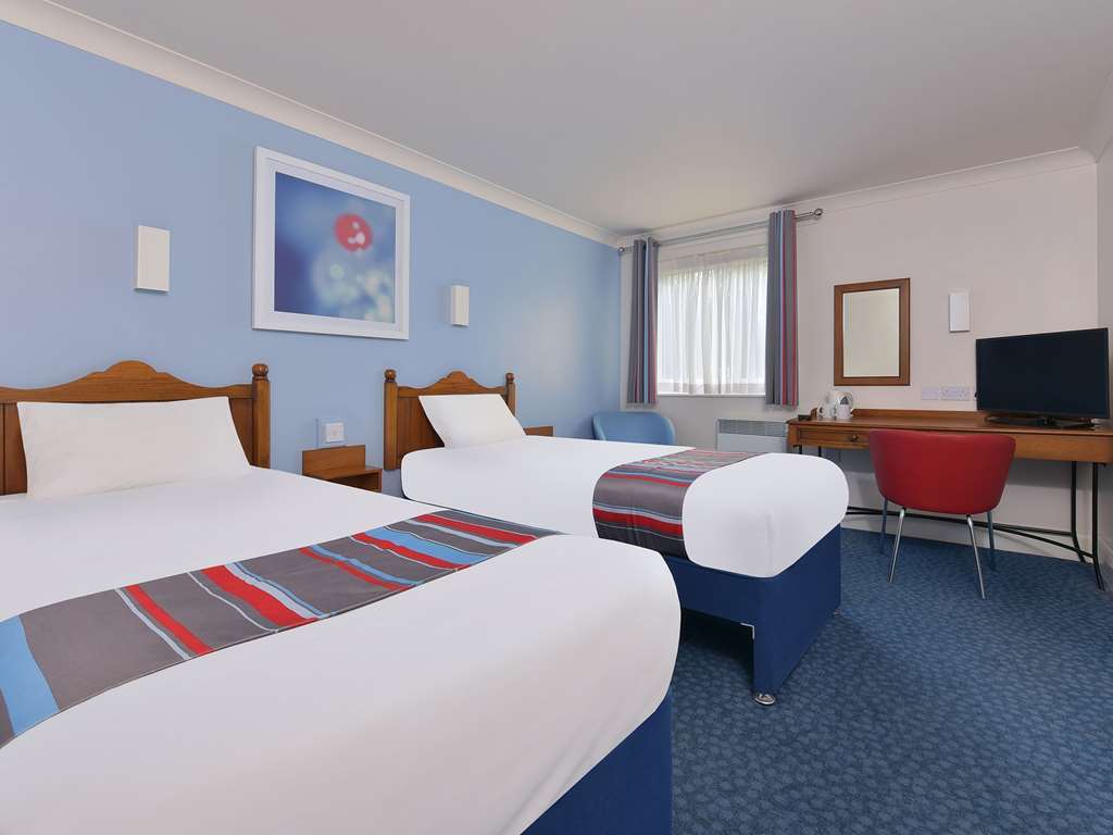 Travelodge Chester Warrington Road Номер фото